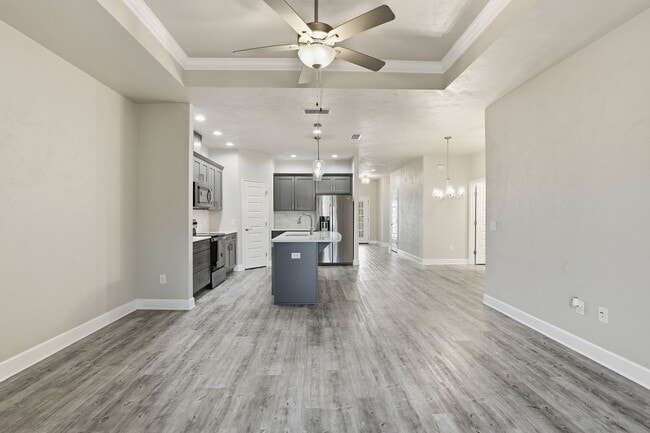 Building Photo - Villas of West 3Bed/2Bath End Unit