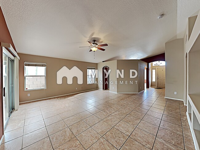 Foto del edificio - 2556 W Saguaro Bluffs Dr