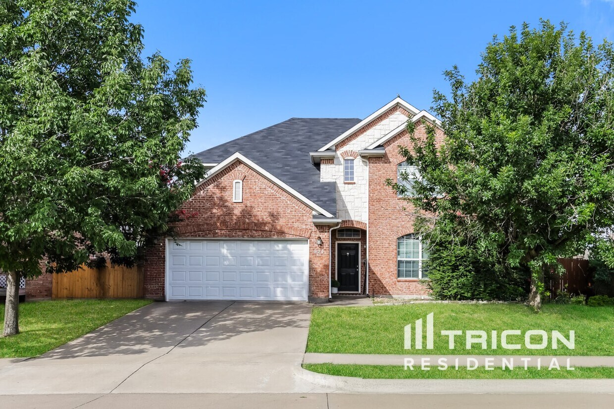 Foto principal - 921 Redbud Road