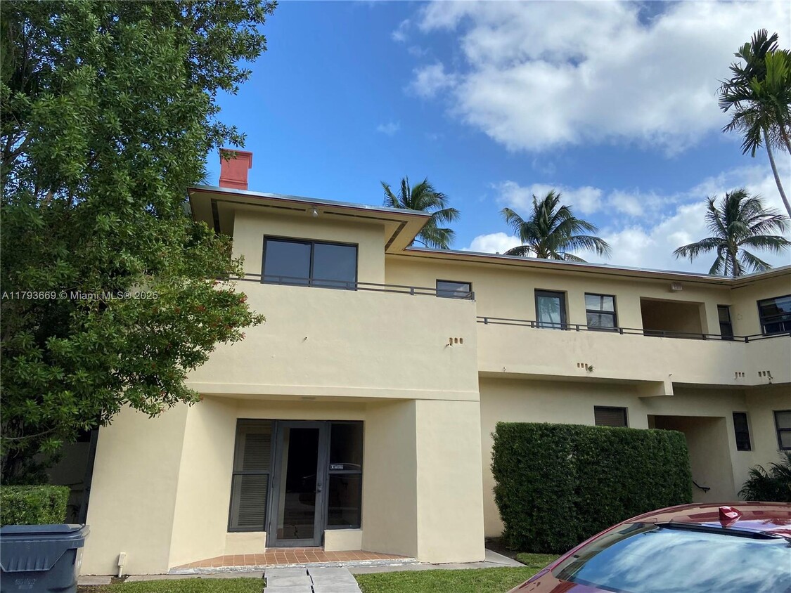 Foto principal - 32 Camden Dr