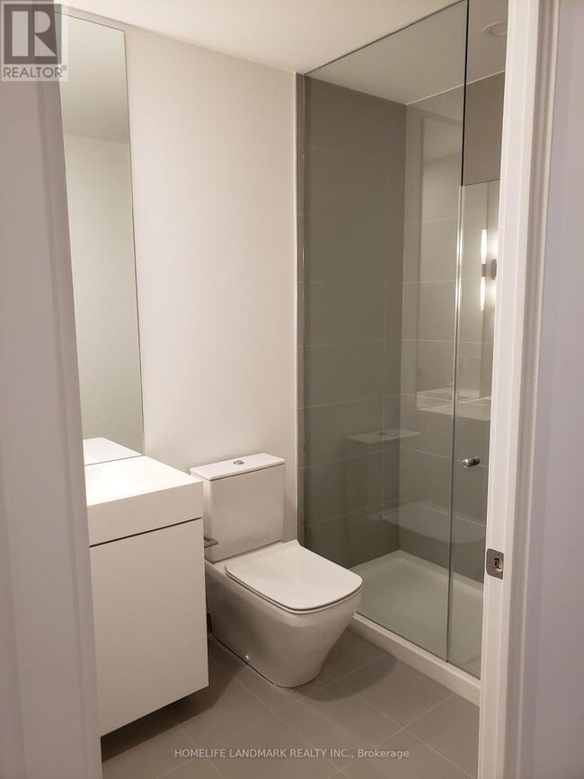 Photo du bâtiment - 33 Helendale Ave