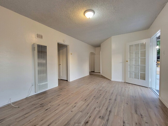 Building Photo - 416 N 3rd Ave