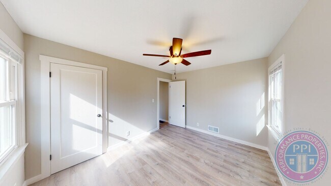 Building Photo - Desirable Woodlawn Neighborhood Ranch