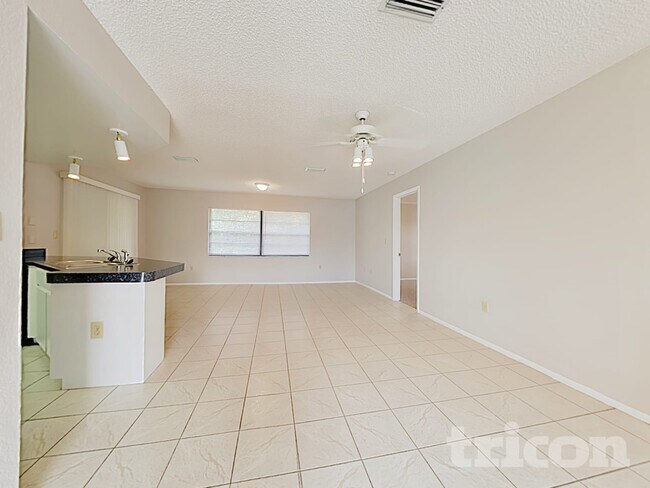 Foto del edificio - 10457 Laval St