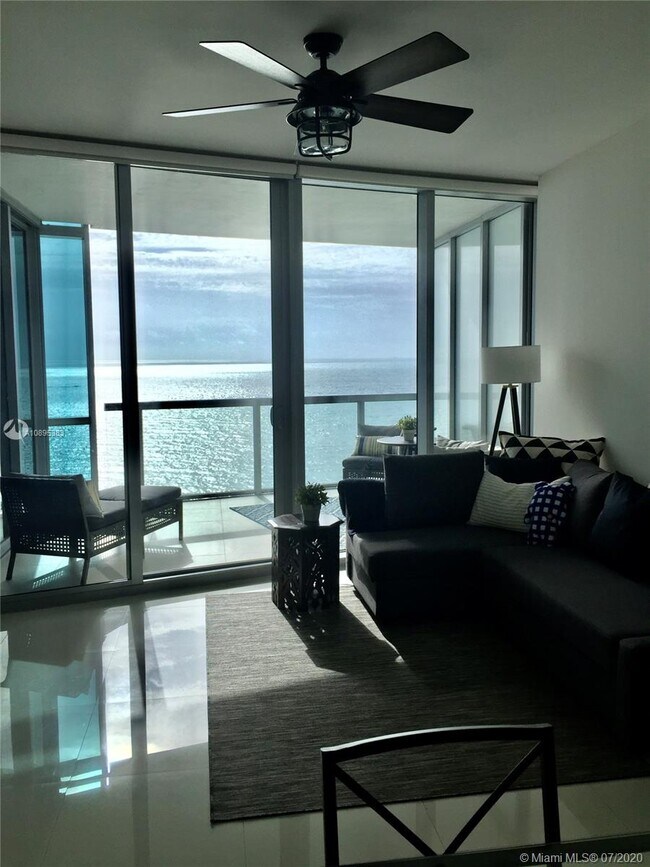 Building Photo - 17121 Collins Ave