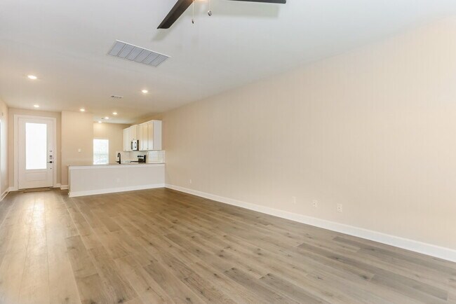 Building Photo - 1016 Pecan Pl