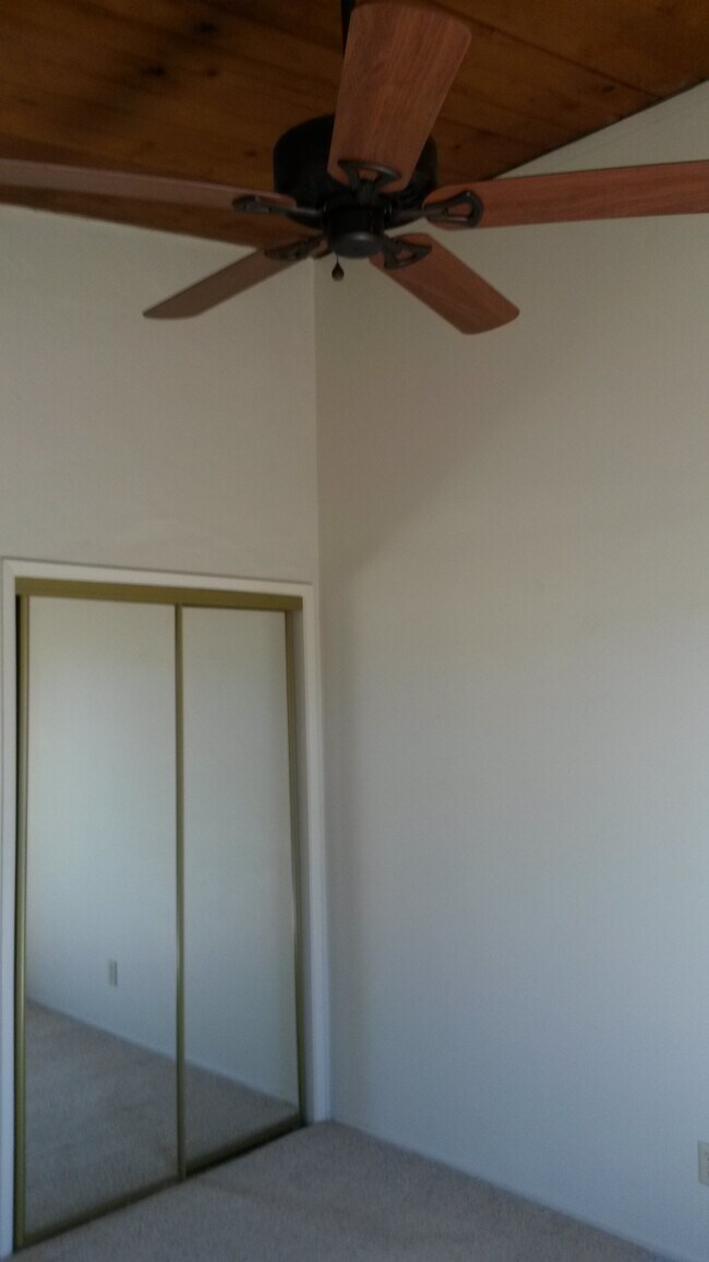 Dormitorio con ventilador de techo - 4278 Noyes St