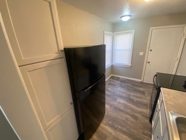 Building Photo - 1514-1520 E 3rd St