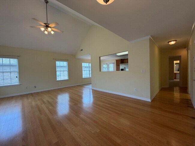 Building Photo - Brick 3/2 House in West Rome- $1,995