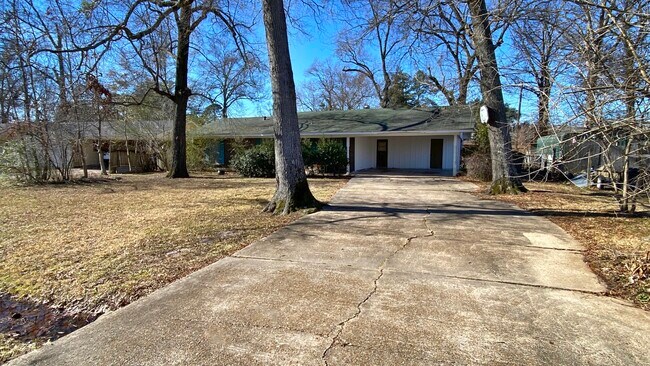 Foto del edificio - 16 Willow Dr