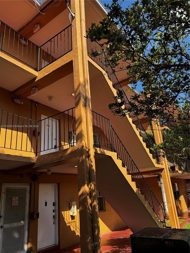 Primary Photo - 1330 W 54th St