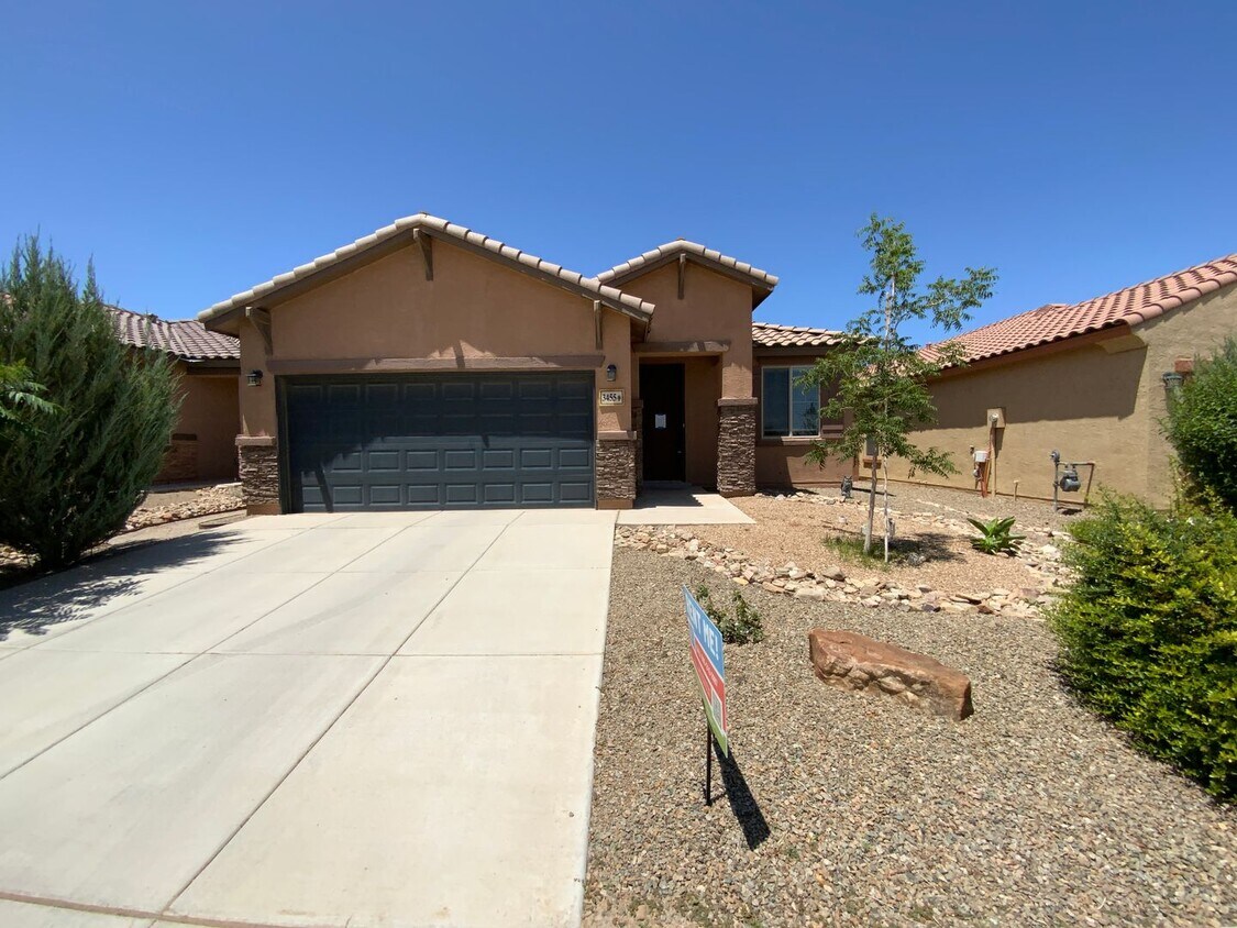 Foto principal - 3 Bedroom Single Story Home in Loma Colora...