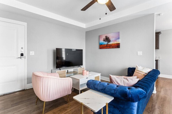 Building Photo - 457 E Kirby St