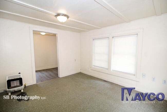 Building Photo - 637 St Charles St