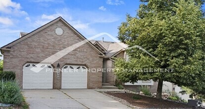 Building Photo - 5020 Broadmoor Bluffs Dr