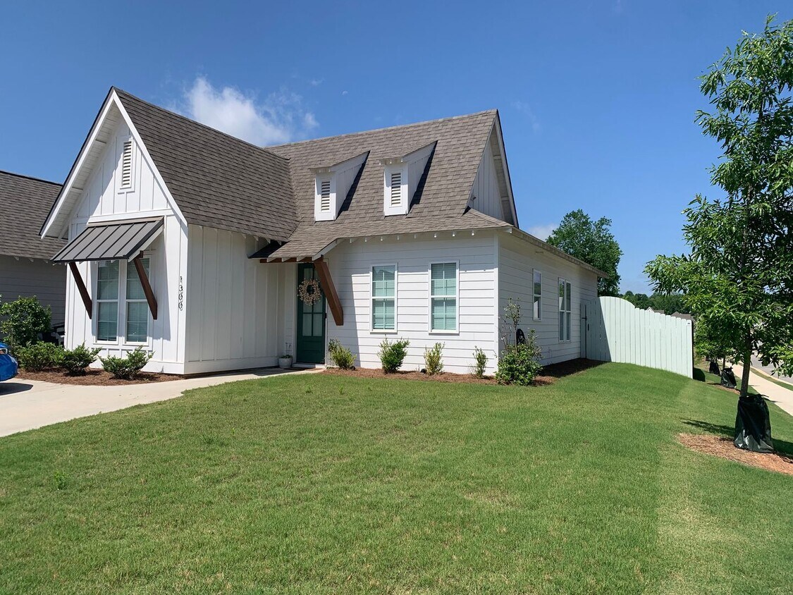 Building Photo - Fox Run Village