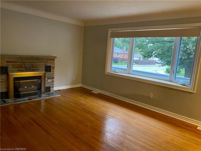 Building Photo - 12 Fernwood Crescent
