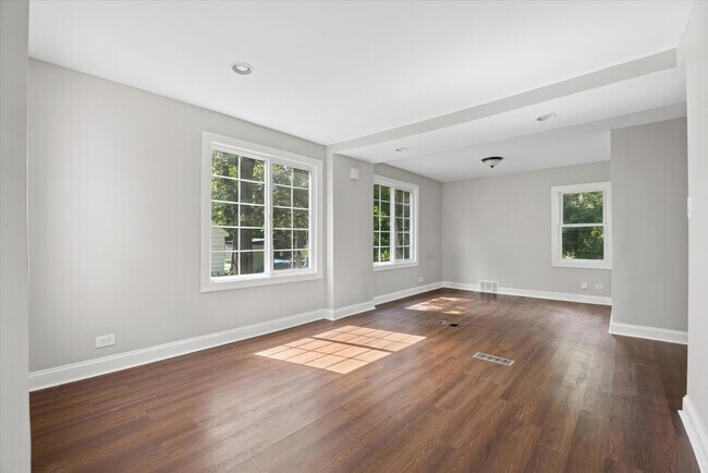 Building Photo - 334 55th St