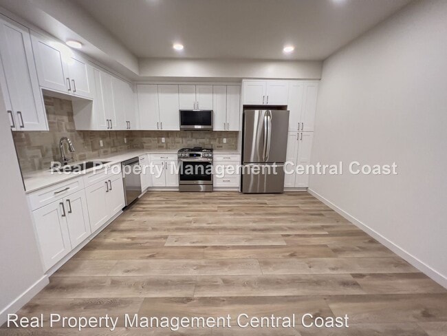 Building Photo - 2 br, 2 bath House - 2475 Victoria Ave., U...