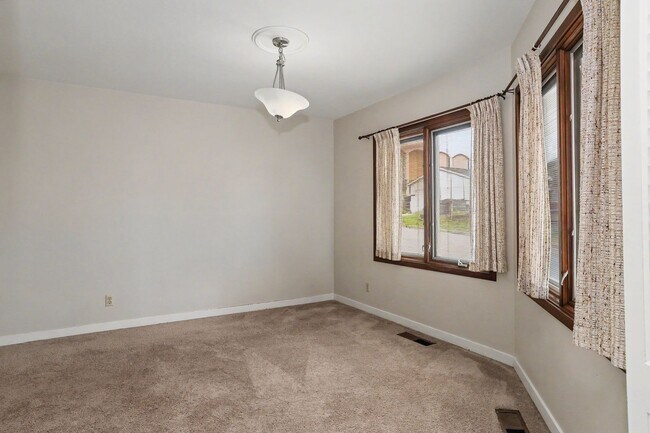 Foto del edificio - Charming 2 Bedroom Pacific Grove Home with Ocean Views
