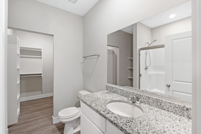 Foto del edificio - 5120 N Cypress St