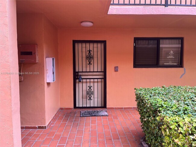 Foto del edificio - 1340 W 41st St