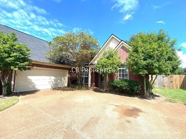 Building Photo - Lakeside home!!!