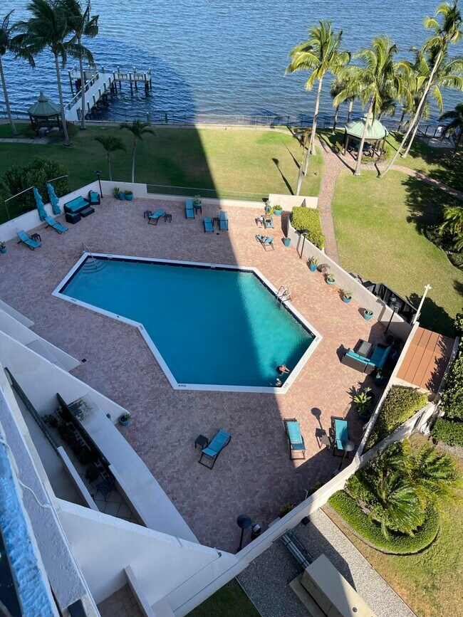 Building Photo - 5200 N Flagler Dr