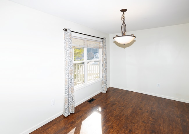 Building Photo - 103 Asteria St