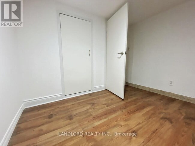 Building Photo - 92 Holwood Ave