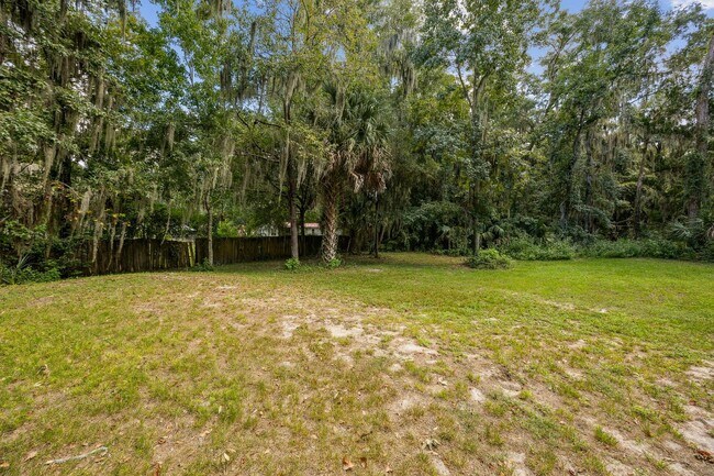 Foto del edificio - Spacious 3/2 Home on Nearly an Acre in Fer...