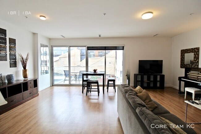 Foto del edificio - 1914 Main Large 1 Bedroom