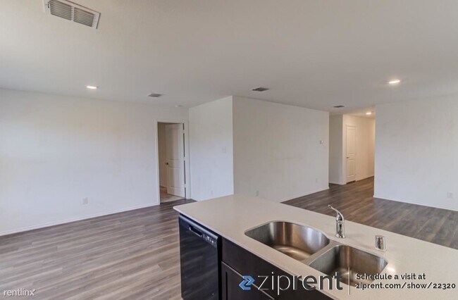 Building Photo - 3 br, 2 bath House - 3942 Surrey Drive, Cr...