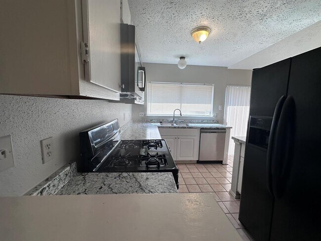 Building Photo - 9210 Goodmeadow Dr