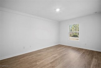 Building Photo - 343 Reeves St