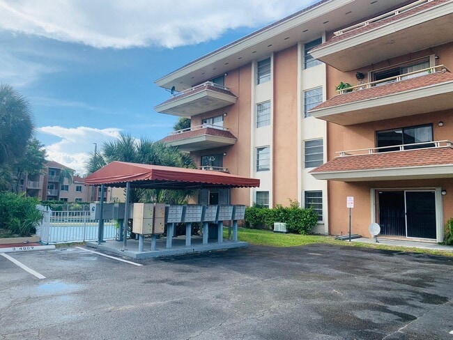 Foto del edificio - 17500 NW 68th Ave
