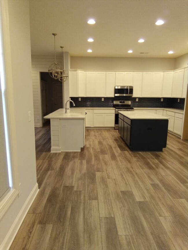 Building Photo - Knoxville 37932 - 4 bed, 3.5 bath home in ...