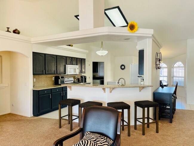 Foto del edificio - Fully Furnished Lakefront Short-Term Renta...