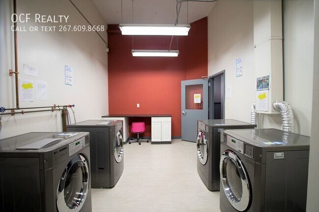 Foto del edificio - Liberties Lofts Three Bedroom / Two Bathroom
