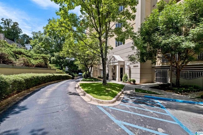 Building Photo - 2600 Arlington Ave S