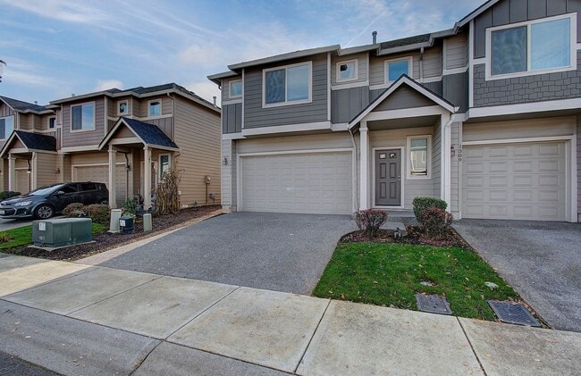 Foto del edificio - BEAUTIFUL CREEKWOOD TOWNHOME! 3 BR, 2.5 BA