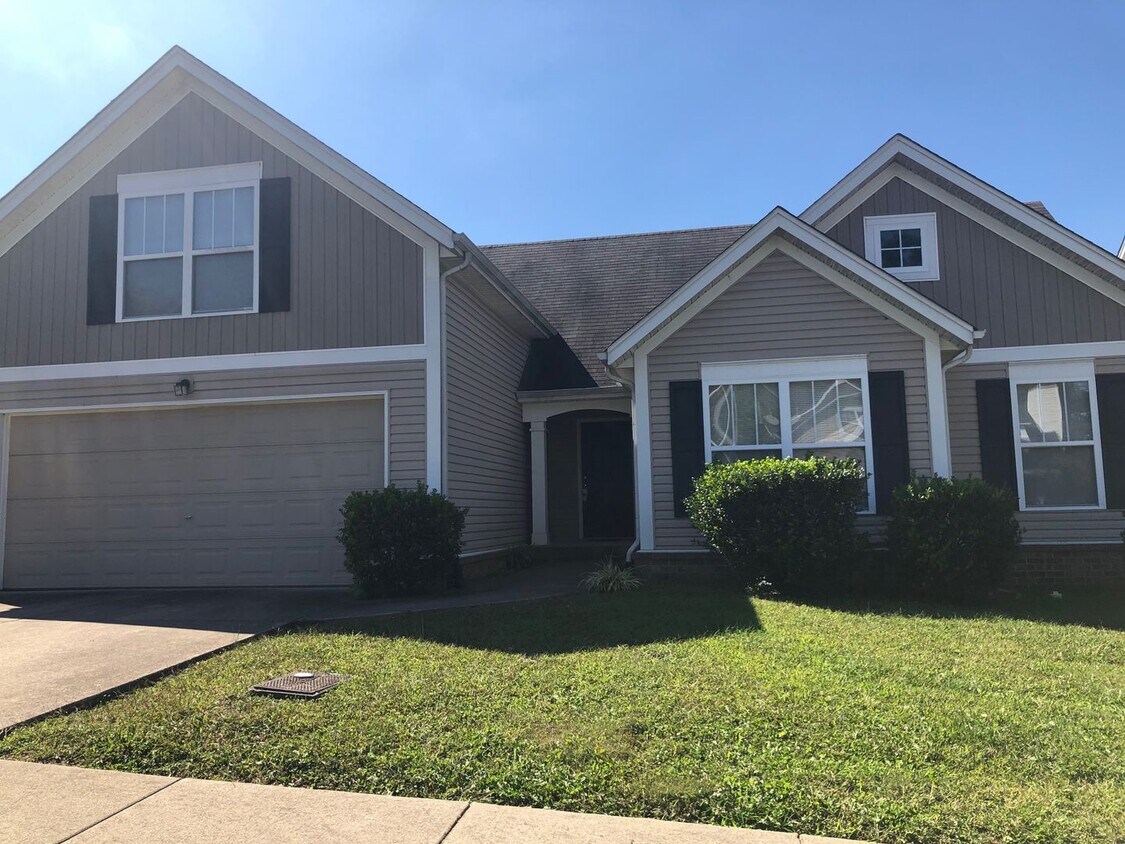 Foto principal - Lovely ranch home in Madison! Coming Soon