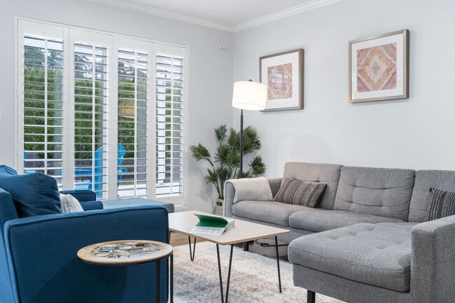 Building Photo - 14813 NE 15th Pl