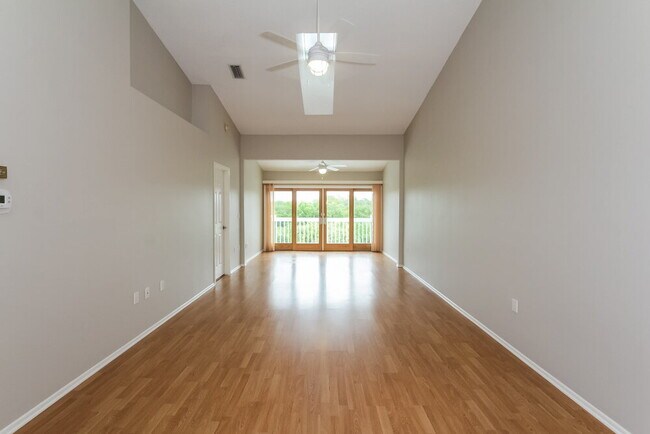 Foto del edificio - 825 Waterside Ln