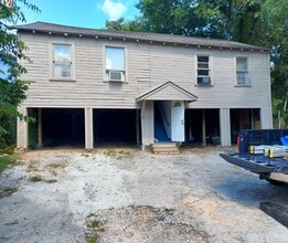 Building Photo - 915 University Ave