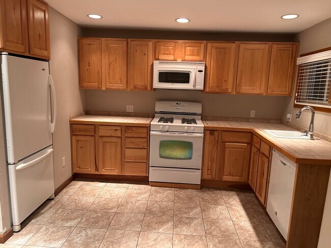 Cocina - 22819 12th Ave S