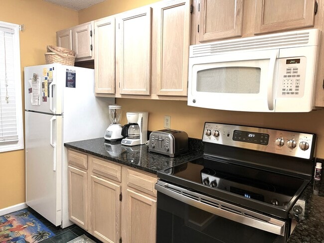 Foto del edificio - Furnished 2 Bedroom, 2 Bath, 2nd Floor Con...