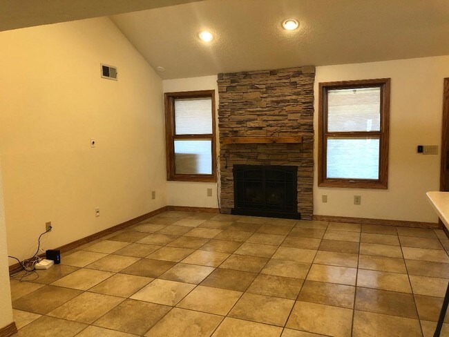 Foto del edificio - 7600 Sunrose Dr NW