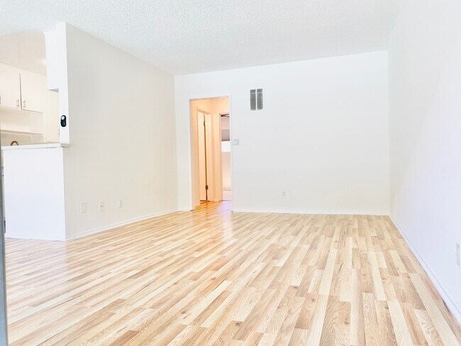 Foto del edificio - 1845 Canyon Dr