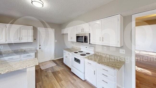 Foto del edificio - 2427 Bennington Dr